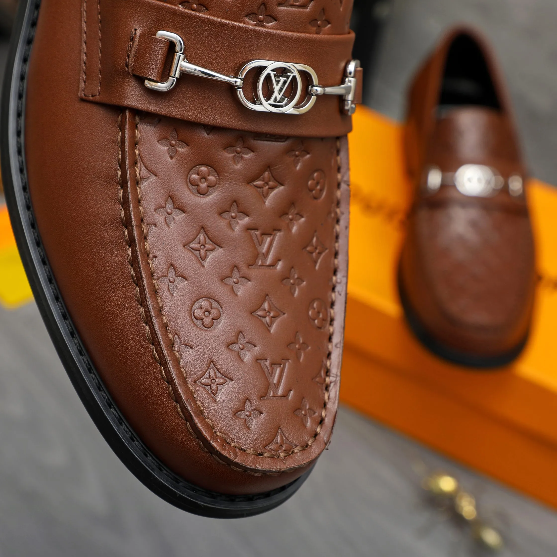 Men's shoes 💰p460 Product trademark: LV (Louis Vuitton) business slip-on leather shoes. Regular size: 38-45 (45 is custom-made and non-returnable) Product materials: Selected high-quality embossed cowhide upper, cowhide lining, original rubber outsole